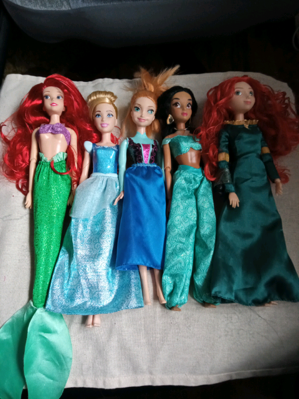 Set off used Disney doll 
