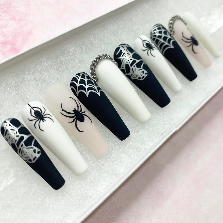 HALLOWEEN PRESS-ON NAILS - CUSTOM, HAND-PAINTED, AFFORDABLE
