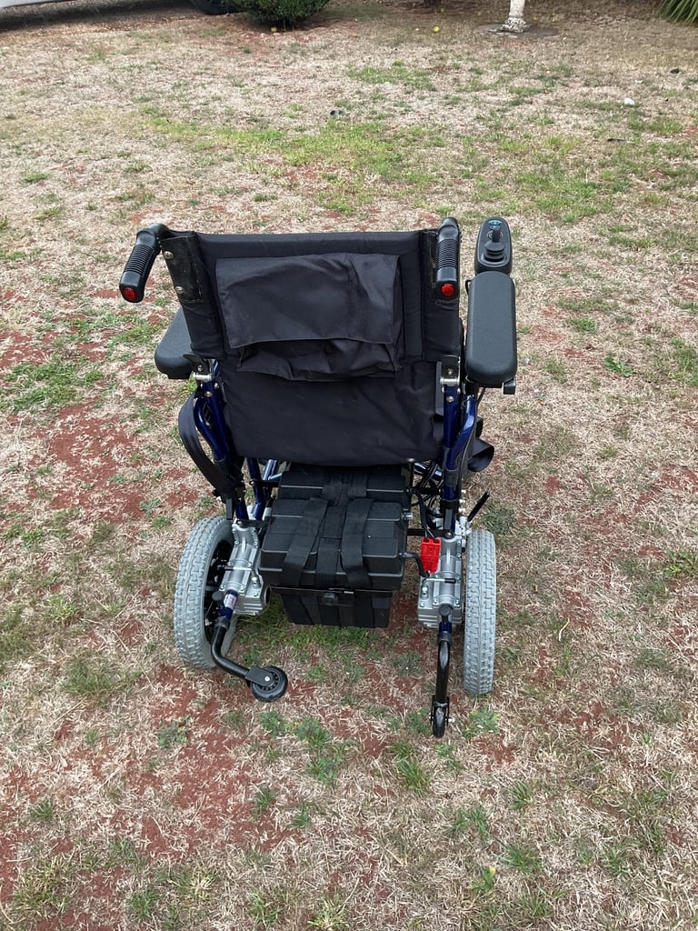 Electric wheelchair 