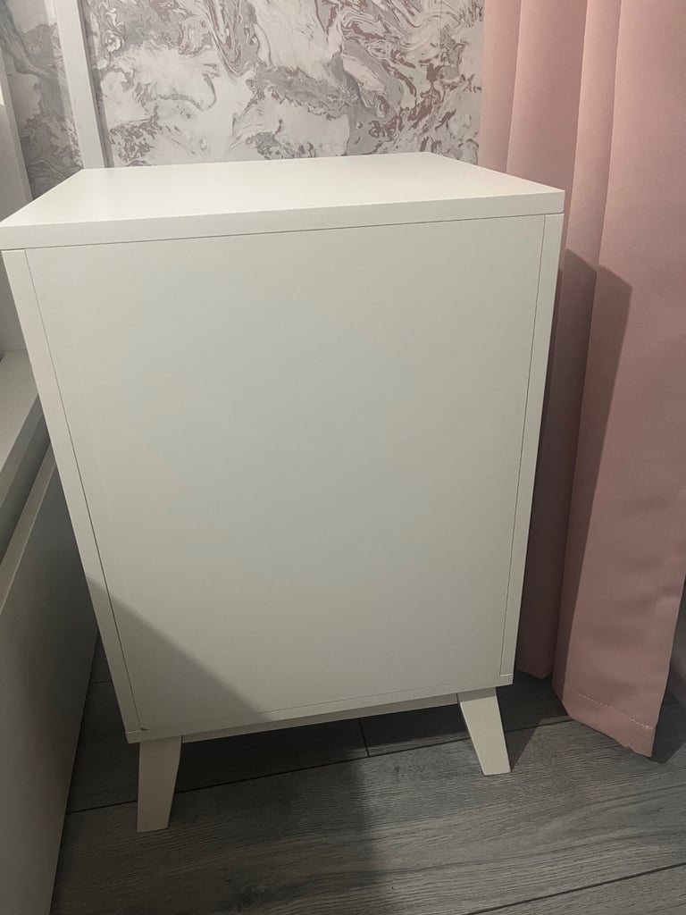 Bedside table & 3 chest of drawers 