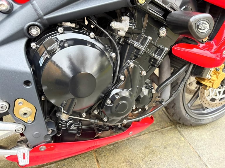 2011 // 11 Triumph Street Triple 675 £2800 Red 21813 miles.