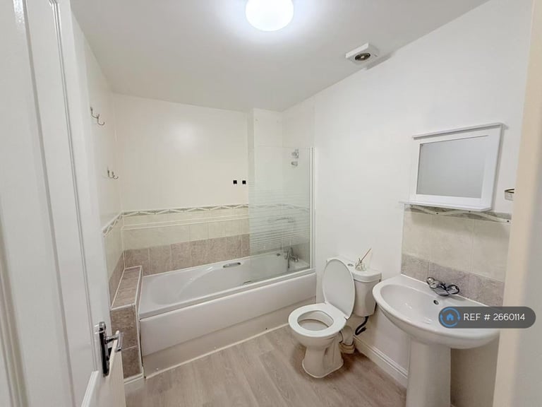 3 bedroom house in Railway View, Hednesford, Cannock, WS12 (3 bed) (#2660114)