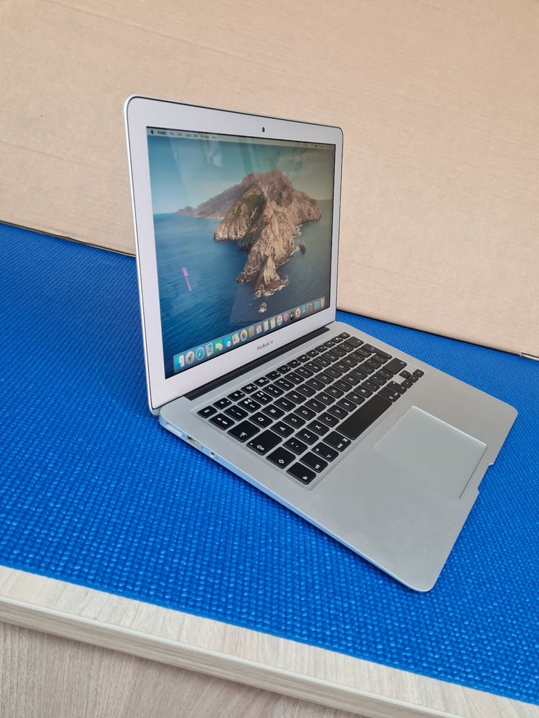 Macbook Air A1466 Yr 2015 i5 8GB Ram 128GB SSD Mac OS  Catalina  Clean A Grade