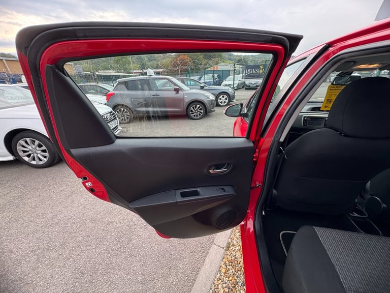 2014 Toyota Yaris 1.33 VVT-i Icon+ 5dr HATCHBACK Petrol Manual