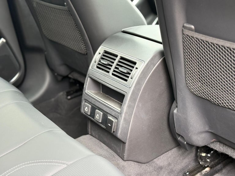 2024 Jaguar F-Pace 2.0 D200 MHEV R-Dynamic SE Black SUV 5dr Diesel Auto AWD Euro 6 (s/s) (204  ES...