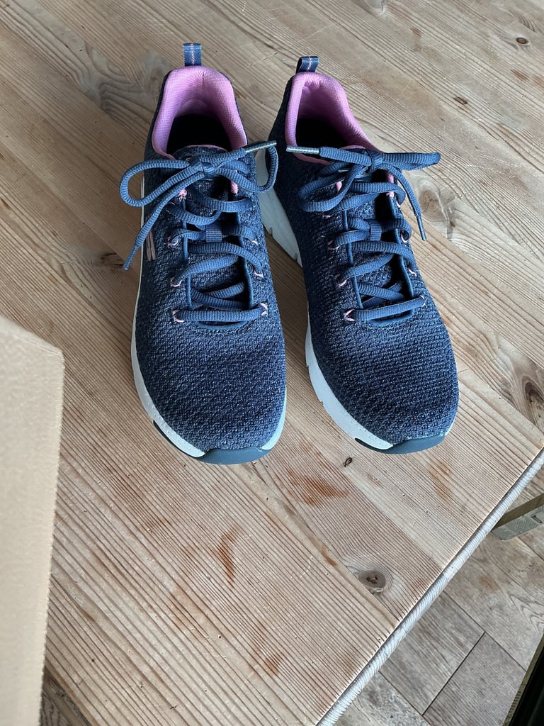 image for Sketchers archfit air cooled