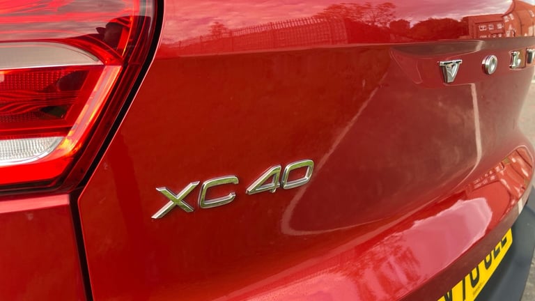 2020 Volvo XC40 Momentum B4 AWD mild hybrid ESTATE Petrol/Electric Hybrid Automatic