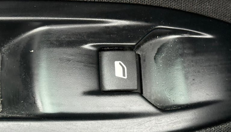 2018 Peugeot 208 1.2 PureTech Black Edition Euro 6 3dr Petrol