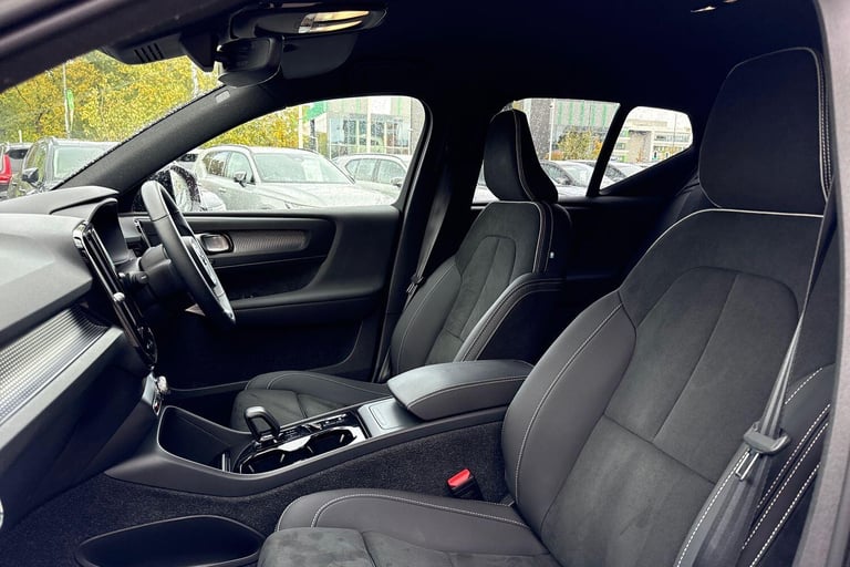 2022 Volvo XC40 2.0 B4 MHEV Plus SUV 5dr Petrol Hybrid DCT Auto AWD Euro 6 (s/s) (197 ps) ESTATE ...