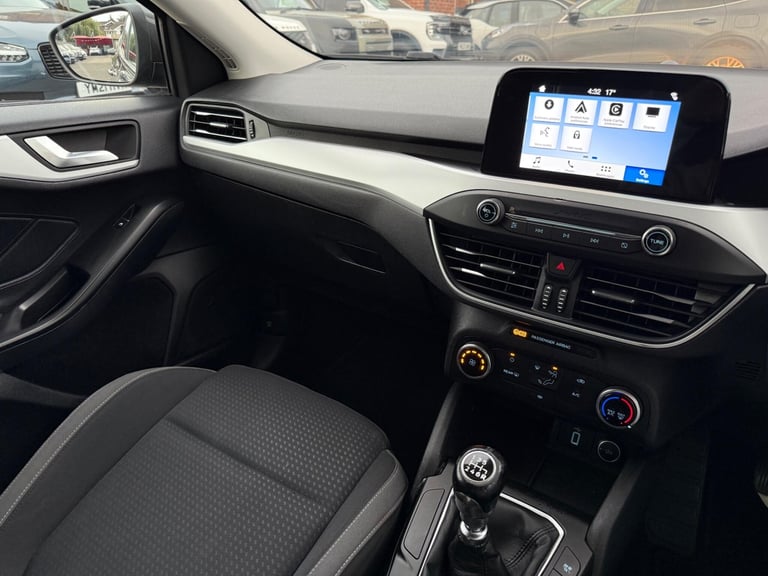 2018 Ford Focus 1.0T EcoBoost Zetec Euro 6 (s/s) 5dr HATCHBACK Petrol Manual