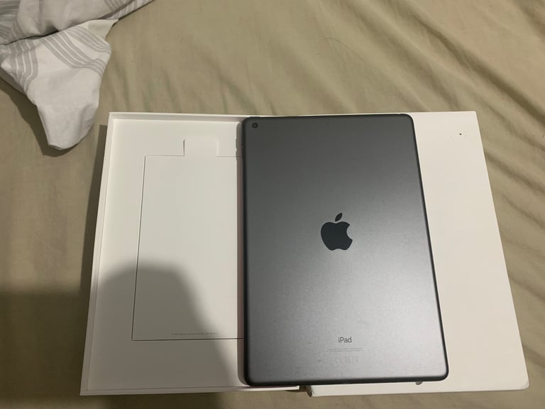 APPLE IPAD 8 8TH GEN EXCELLENT CONDITION 