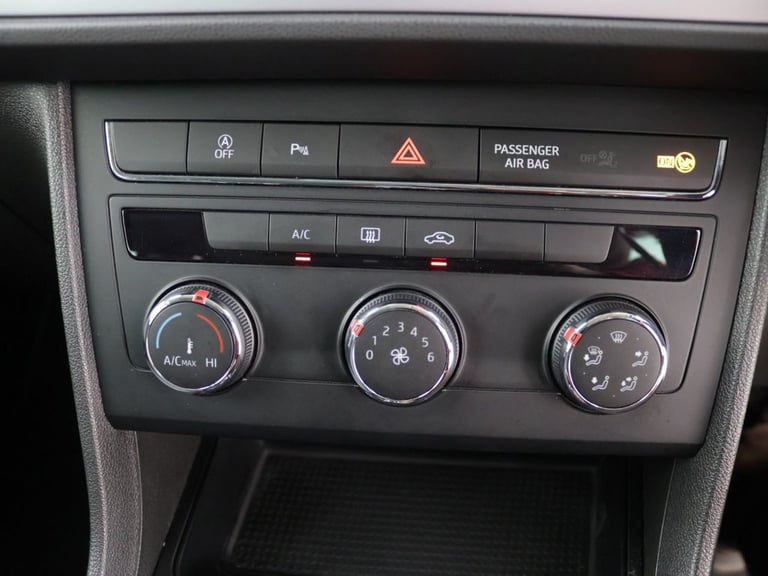 2019 SEAT Leon 1.0 TSI SE Dynamic [EZ] 5dr HATCHBACK PETROL Manual