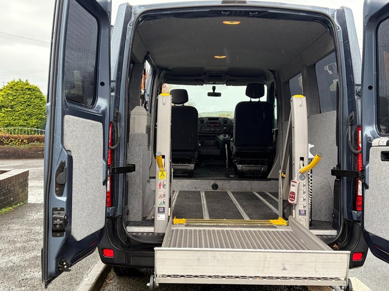 2017 Renault Master SL28dCi 170 Business AUTOMATIC WHEELCHAIR ACCESS/CAMPER PANEL VAN Diesel Auto...