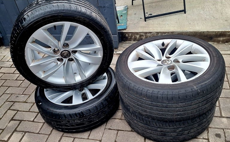 Vauxhall Insignia SRI 18inch alloys 5x120 pcd