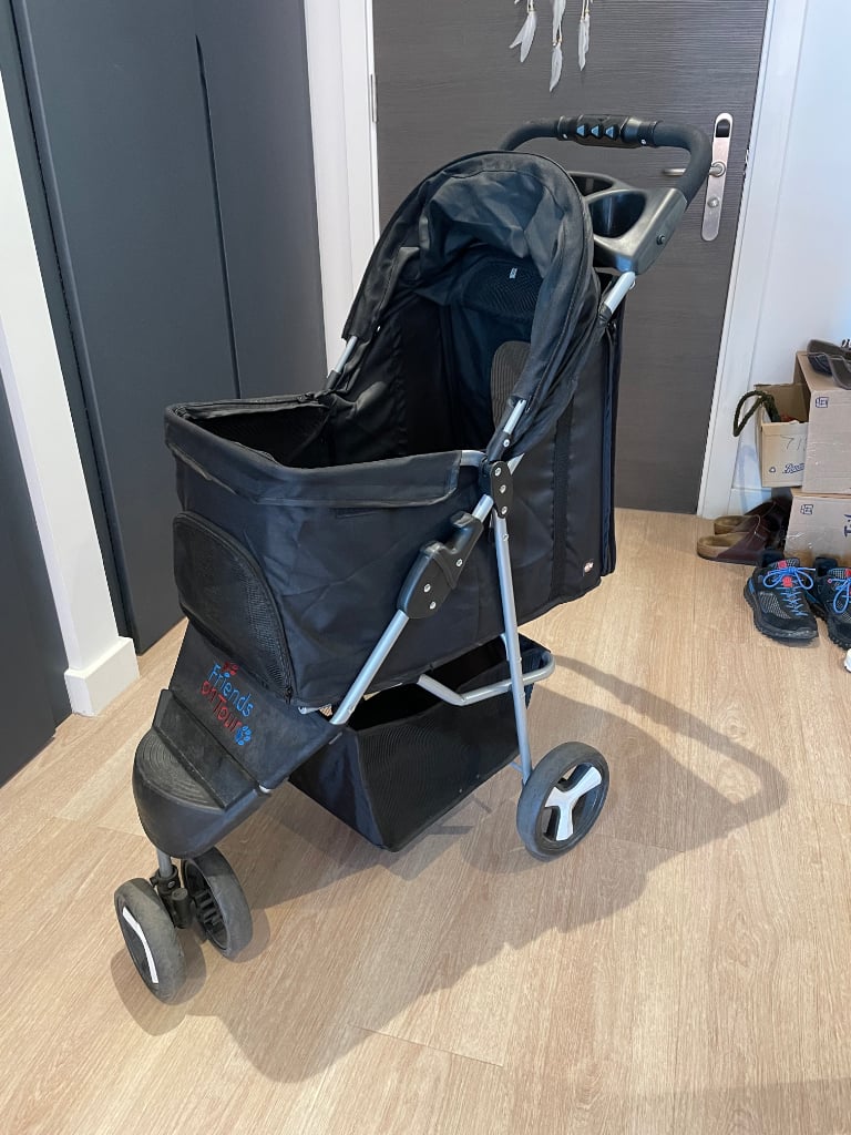Buggy / push chair for a small dog