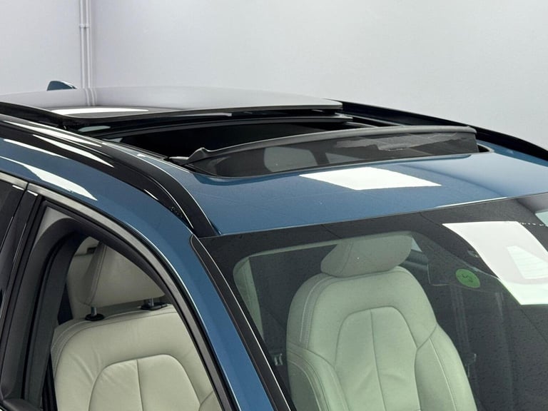 VOLVO XC40 1.5h T5 Recharge 10.7kWh Ultimate Dark Auto Euro 6 (s/s) 5dr 2023