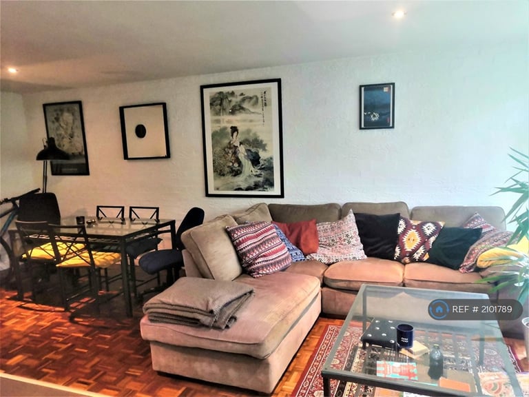 2 bedroom flat in Shaw Lane, Leeds, LS6 (2 bed) (#2101789)