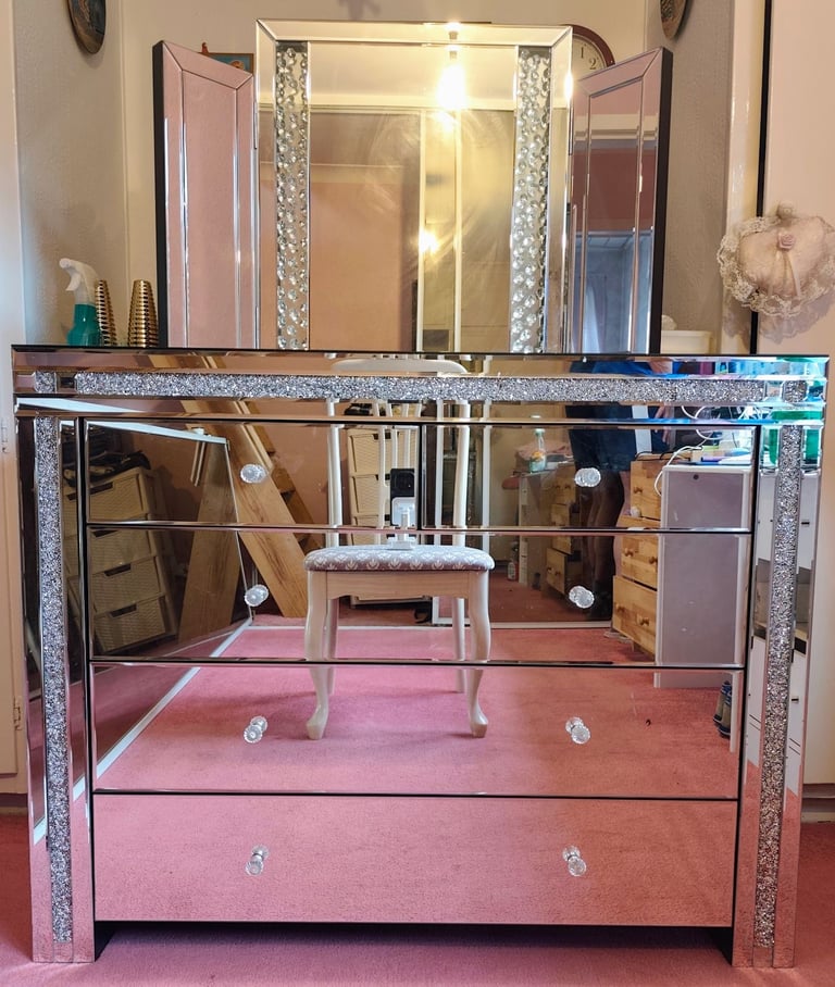 Mirrored Chest of Drawers + Tri‑Fold Mirror, Diamond Crush, Immaculate – £225.