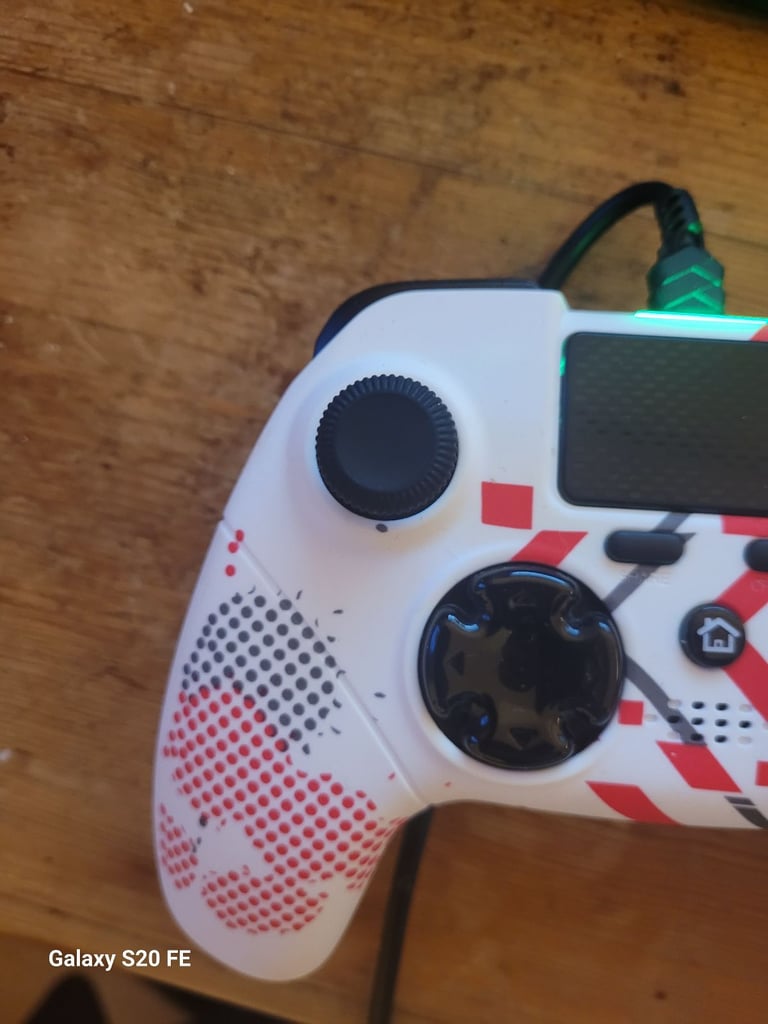 preloved xrocker Game Controller Black Wired PC USB - minor right thumbstick drift