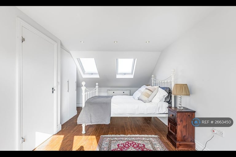 3 bedroom house in Ravensbury Road, London, SW18 (3 bed) (#2663450)