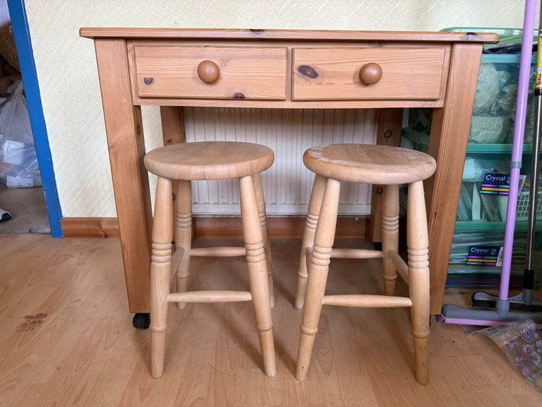 Pine table and 2 stools