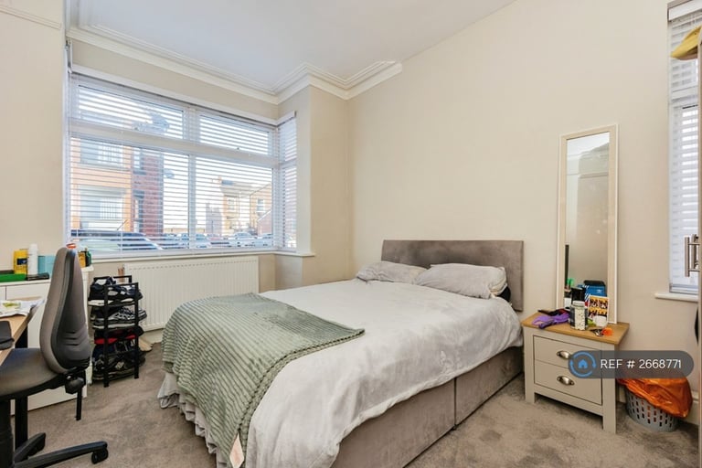 6 bedroom house in Braemar Road, Manchester, M14 (6 bed) (#2668771)