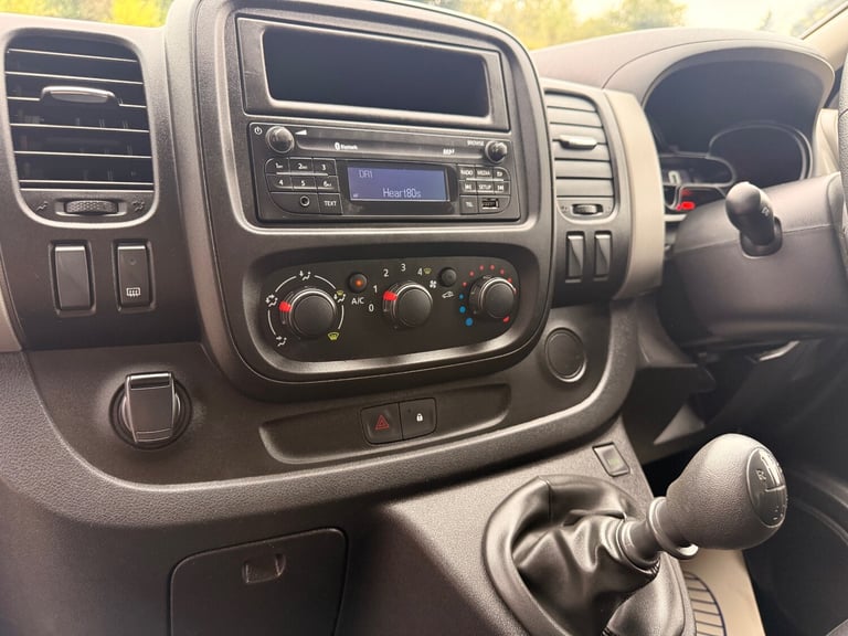 2025 Renault Trafic NO VAT, ONE OWNER, SL29 dCi 95 Business Van Van  Diesel Manual