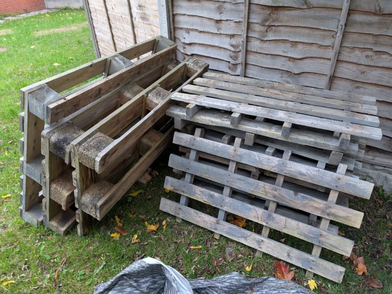 PALLETS - NEED TO GO by 2pm on Sunday 16/11