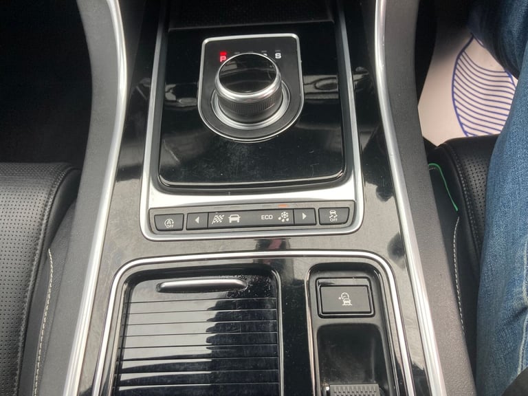 2017 Jaguar XF 2.0d [180] R-Sport 4dr Auto SALOON DIESEL Automatic