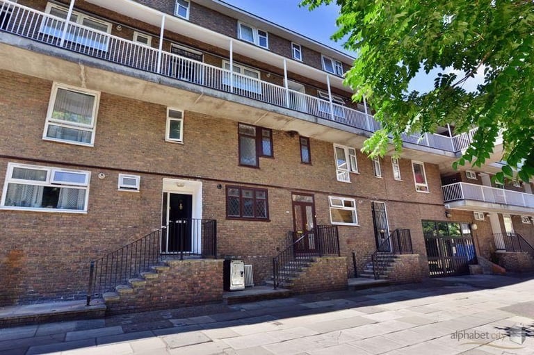 To Swap a 2 bedroom maisonette in E14 for your 2 bedroom