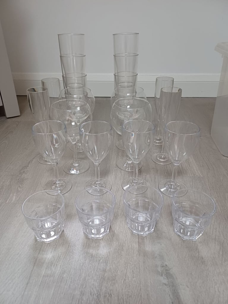 image for 24 plastic bar glasses