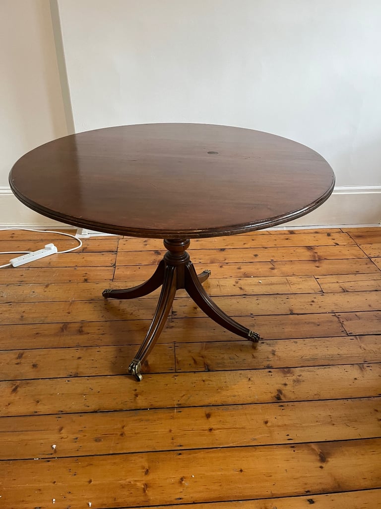 image for oval antique dining table on tripod leg