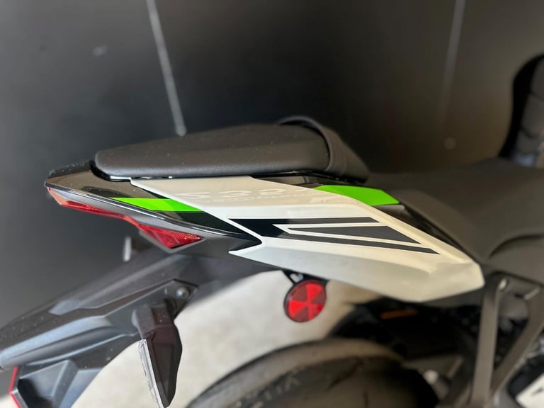 STUNNING ONE OWNER 2024/24 KAWASAKI ZX-10R MOTORCYCLE 