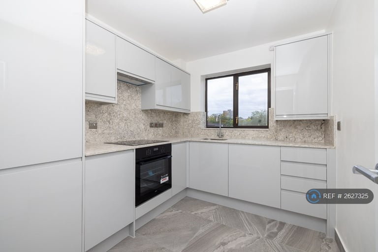 1 bedroom flat in The Brookdales, London, NW11 (1 bed) (#2627325)