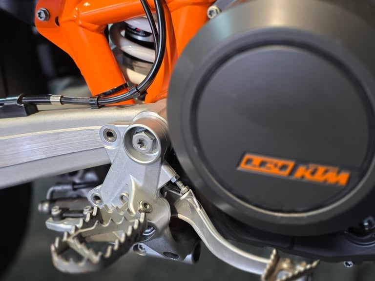 2015 KTM 690 SMC SUPER MOTO EXTRA'S 10,000 MILE'S 