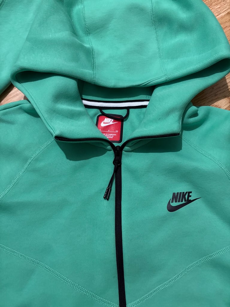 Nike Tech Fleece Spring Green Windrunner Tracksuit Size Small