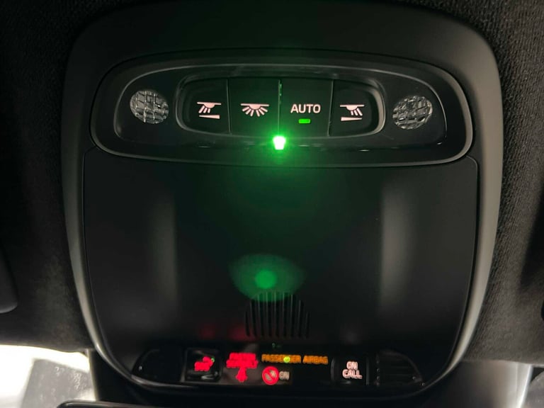  Volvo XC40 2.0 B4P R DESIGN Pro 5dr Auto [7 speed] Estate Petrol Automatic