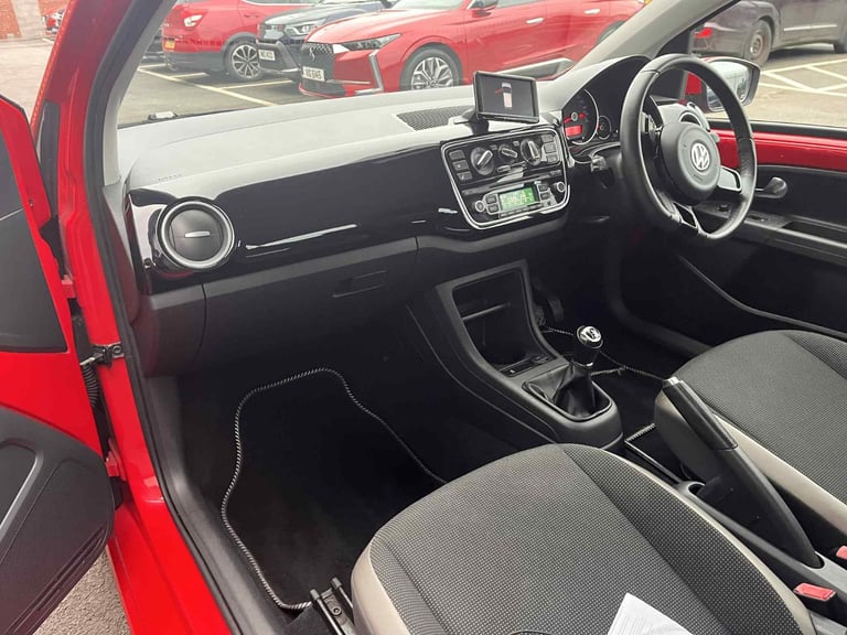 Volkswagen, UP, Hatchback, 2012, Manual, 999 (cc), 3 doors