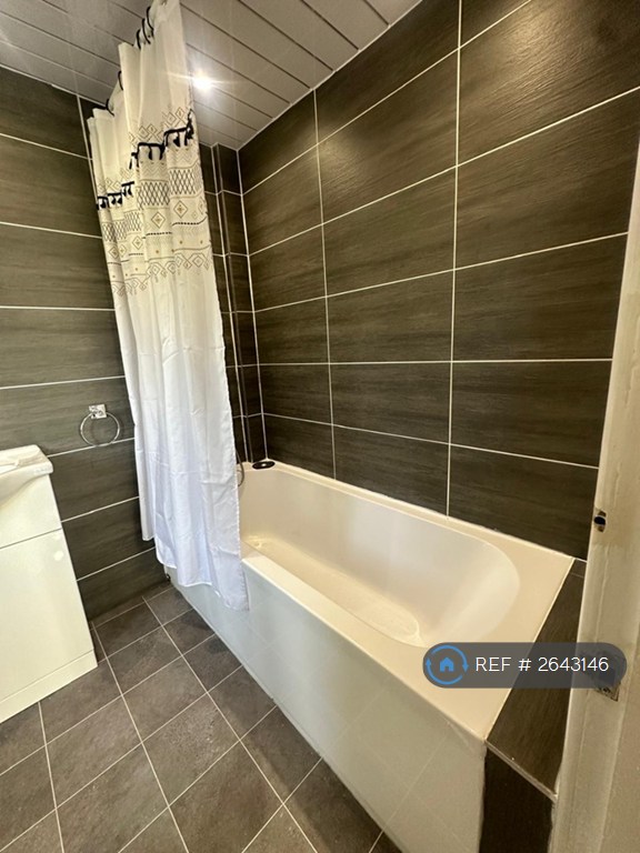 3 bedroom house in Bebbington Close, Sale, M33 (3 bed) (#2643146)