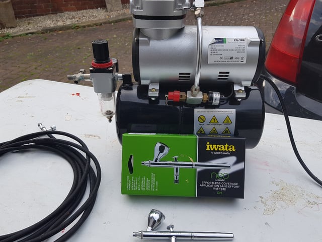 AIR BRUSH COMPRESSOR, in Rotherham, South Yorkshire