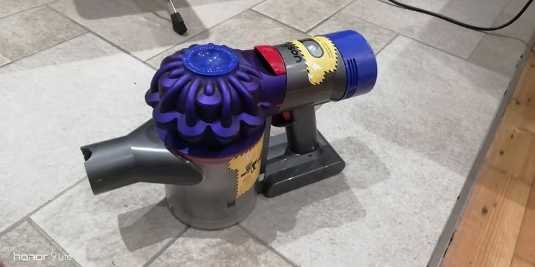 Dyson v8 cordless vacuum cleaner. 