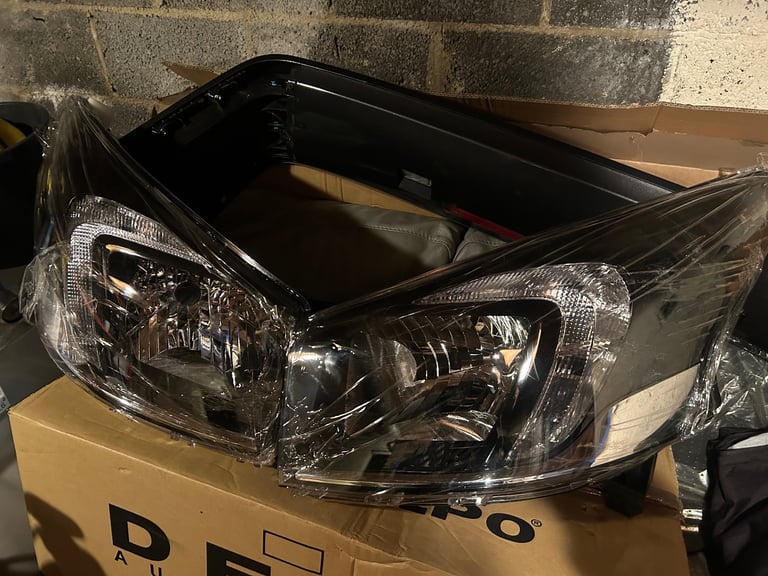 Vivaro Headlights Pair 