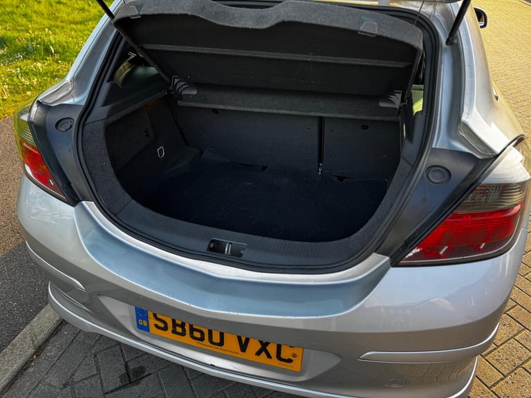 VAUXHALL ASTRA 1.8 VVT 16v SRi 2011
