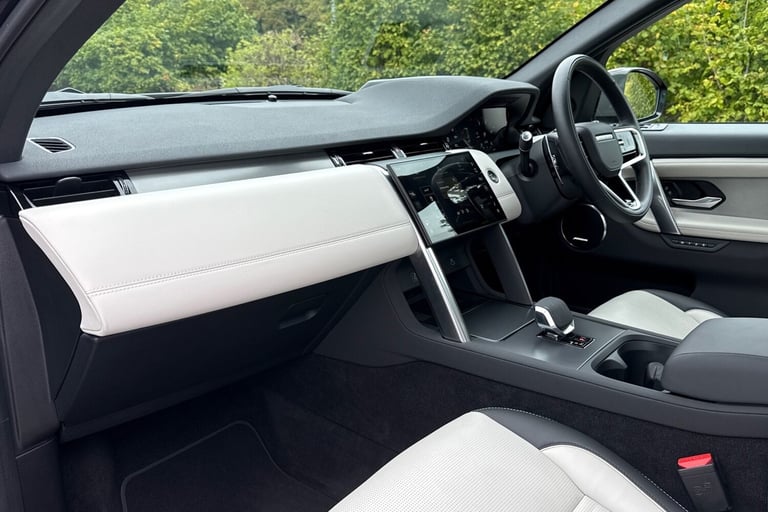 2025 Land Rover Discovery Sport 2.0 D200 Dynamic HSE 5dr SUV DIESEL Automatic