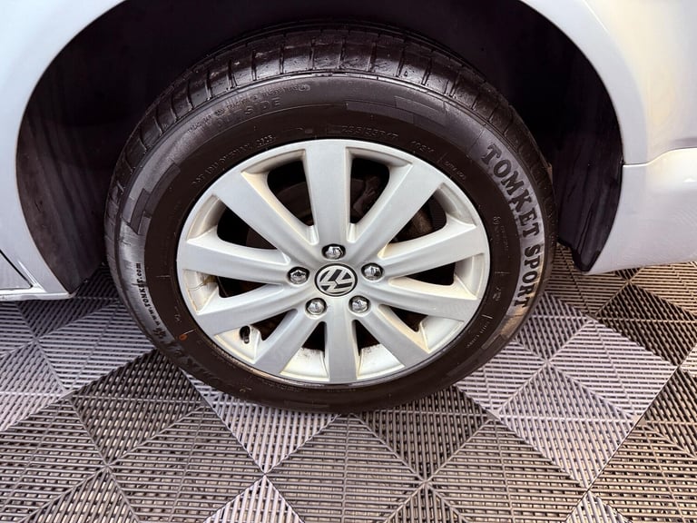 2011 Volkswagen Caravelle 2.0 TDI Executive DSG Euro 5 5dr MPV Diesel Automatic