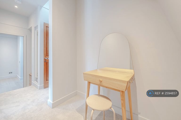 4 bedroom house in Warwick Gardens, London, W14 (4 bed) (#2594857)
