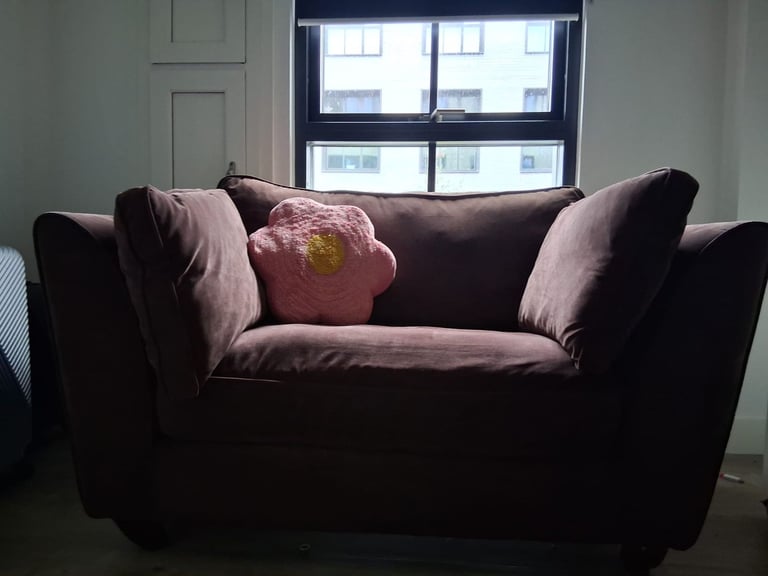 Love seat sofa/chair 