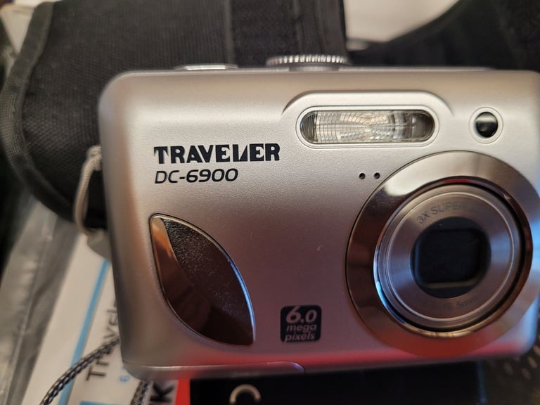 Traveler DC-6900 Digital Camera 