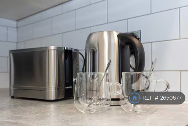 2 bedroom house in Denton, Denton, Manchester, M34 (2 bed) (#2650677)