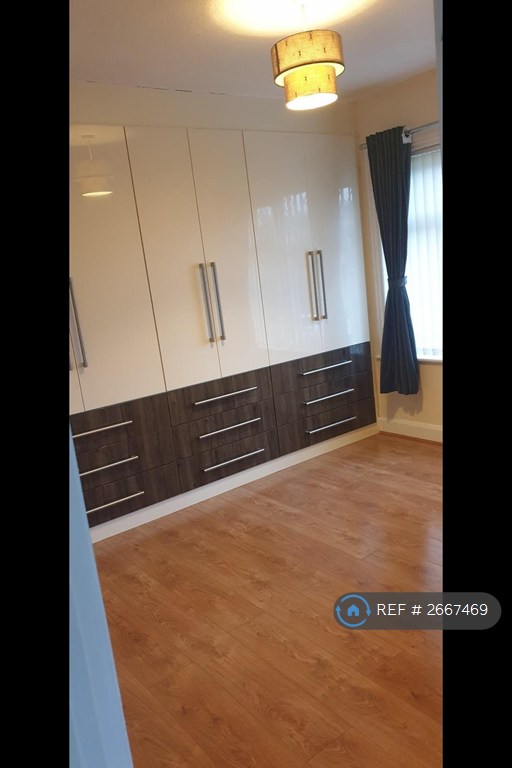 3 bedroom house in Kenmore Road, Bradford, BD6 (3 bed) (#2667469)